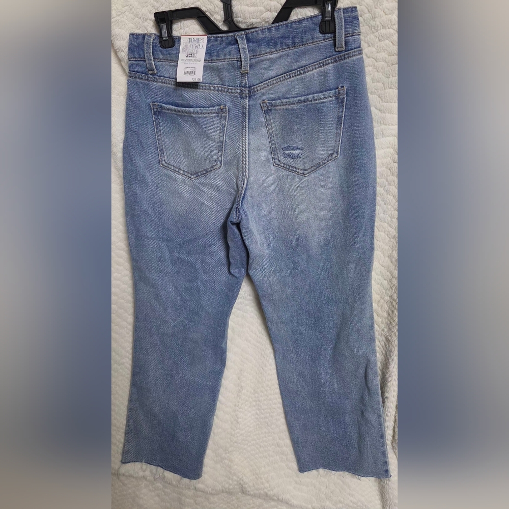 NWT Time and Tru High Rise Cropped Jeans Size 8 - Picture 2 of 8